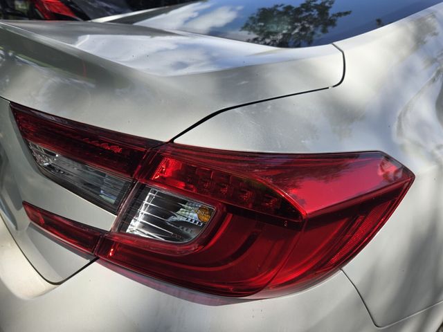 2018 Honda Accord LX - Photo 8