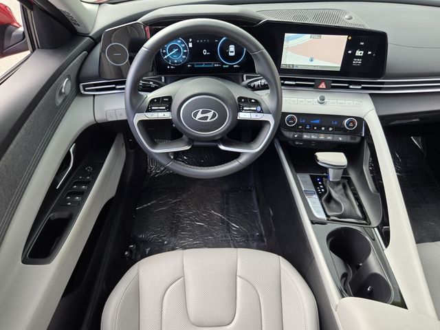 2025 Hyundai Elantra Limited - Photo 12