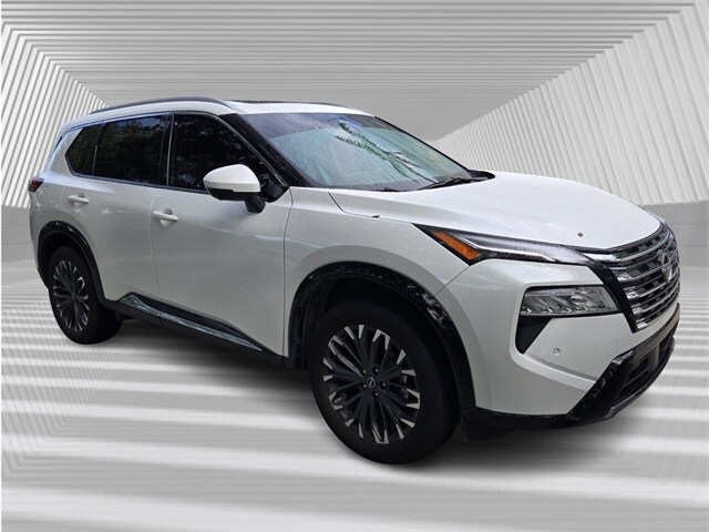2025 Nissan Rogue Platinum photo 2