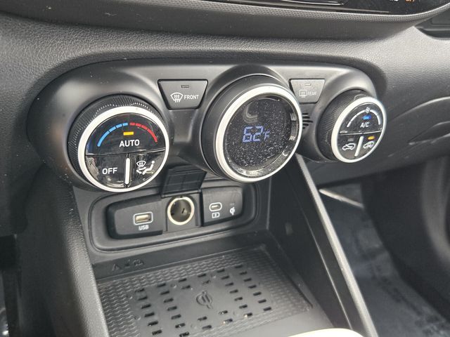 2023 Hyundai Venue Limited - Photo 18