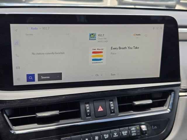 2024 Lexus ES Hybrid 300h F SPORT Handling - Photo 19