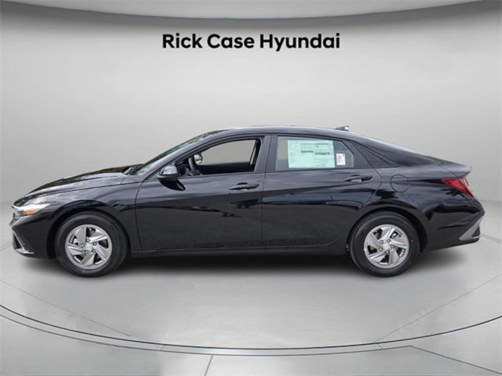 New 2026 Hyundai Elantra SE Sedan