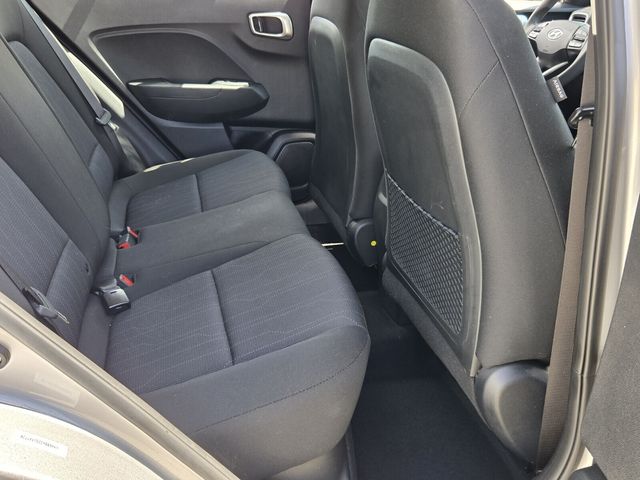 2025 Hyundai Venue SE - Photo 14