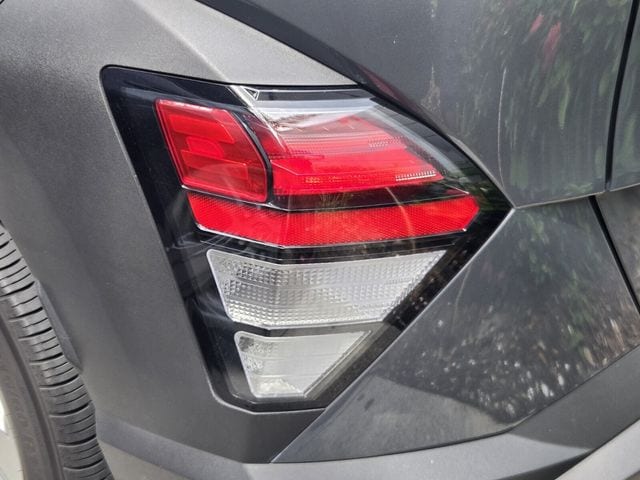 2025 Hyundai Kona SE - Photo 8
