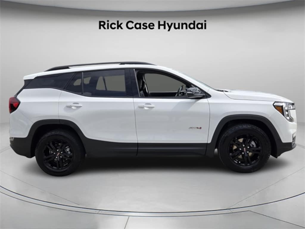 Used 2024 GMC Terrain AT4 SUV