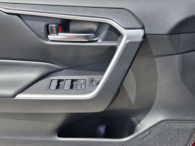 2023 Toyota RAV4 SE - Photo 28