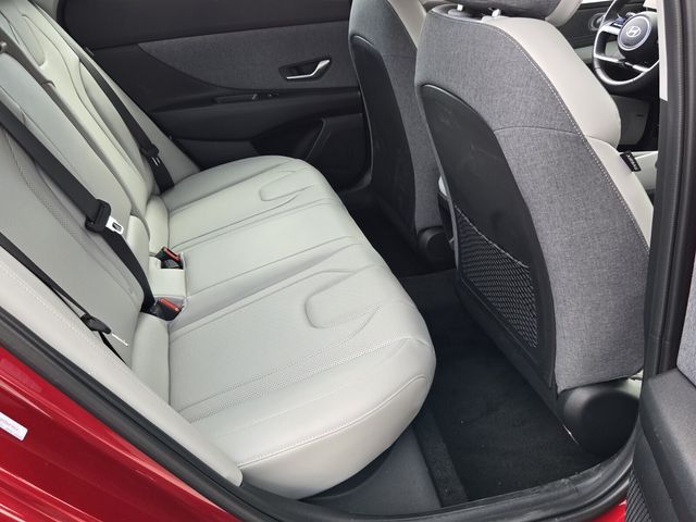 2025 Hyundai Elantra Limited - Photo 14