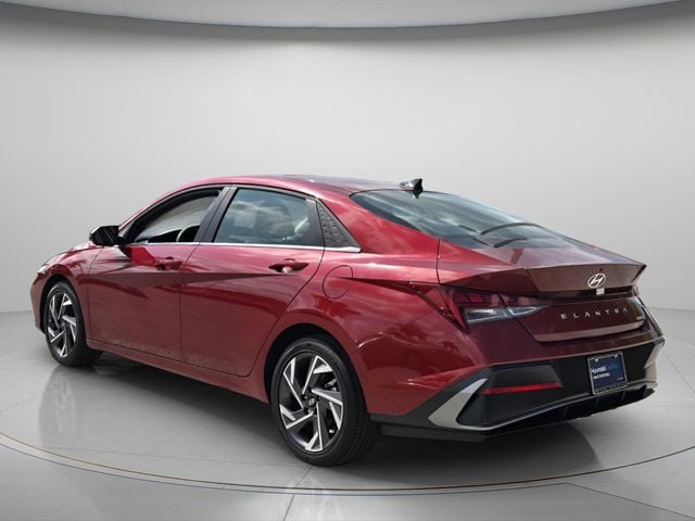 2025 Hyundai Elantra Limited - Photo 8