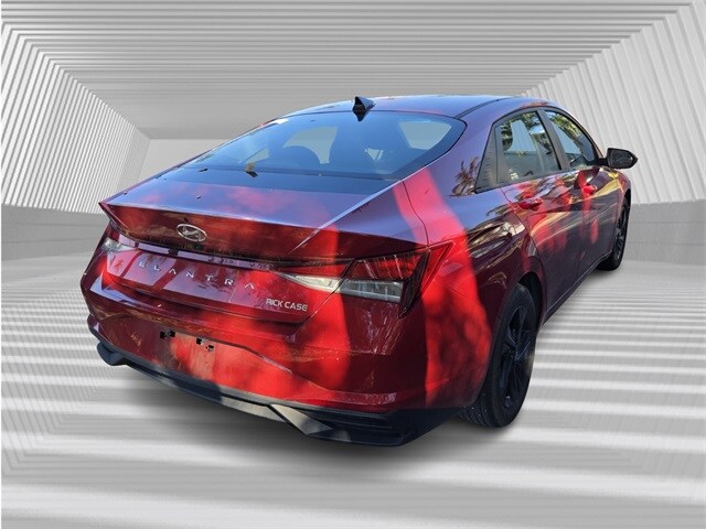 2023 Hyundai Elantra SEL photo 4