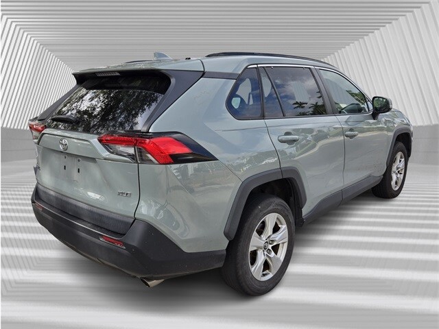 2020 Toyota RAV4 XLE photo 4