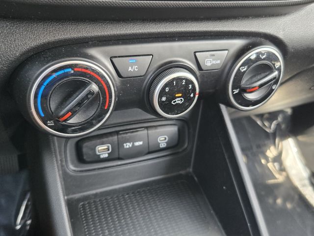 2025 Hyundai Venue SE - Photo 16