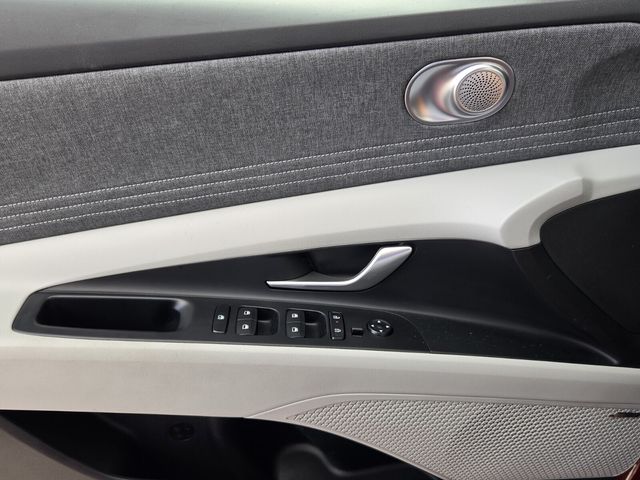 2025 Hyundai Elantra Limited - Photo 25