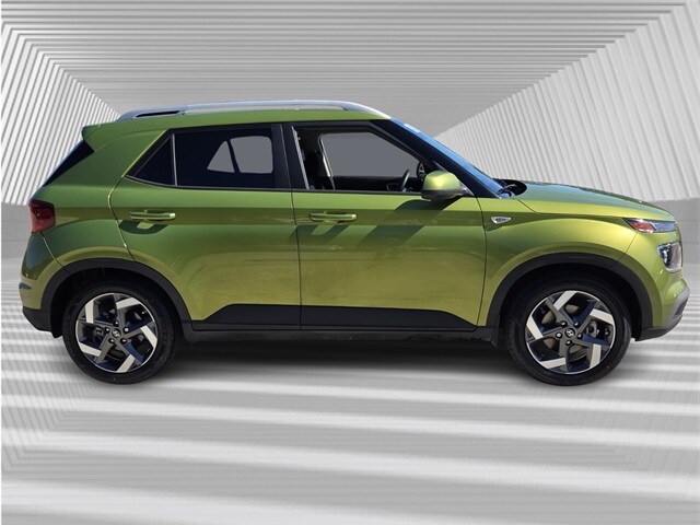 2022 Hyundai Venue SEL Limited photo 2