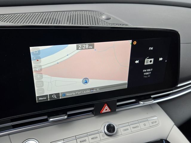 2025 Hyundai Elantra Limited - Photo 18
