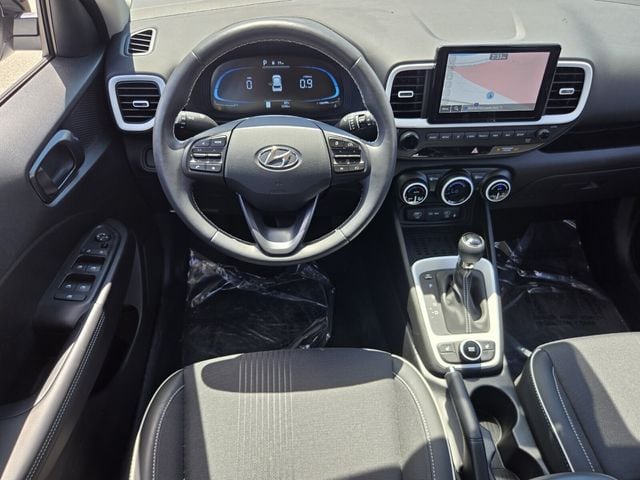 2025 Hyundai Venue Limited - Photo 12