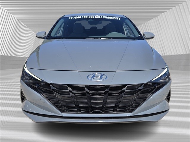 2022 Hyundai Elantra SEL photo 3