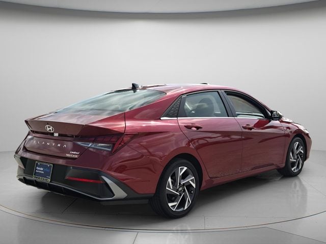 2025 Hyundai Elantra Limited - Photo 7