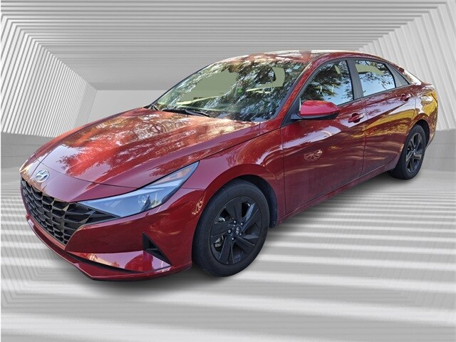 2023 Hyundai Elantra SEL photo 3