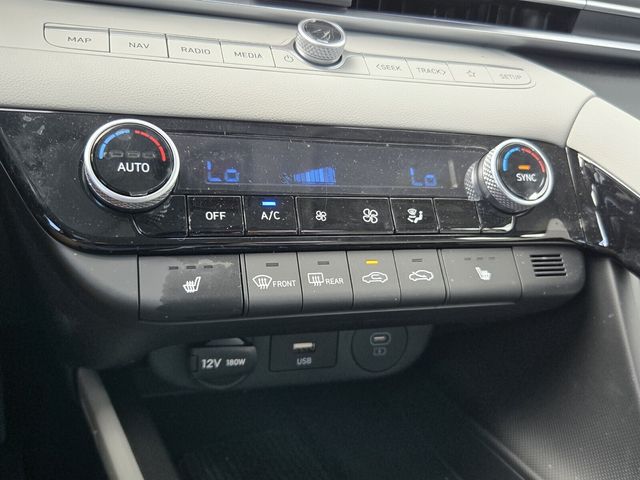 2025 Hyundai Elantra Limited - Photo 17