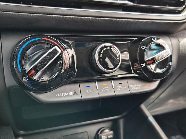 2023 Hyundai Kona SEL - Photo 17