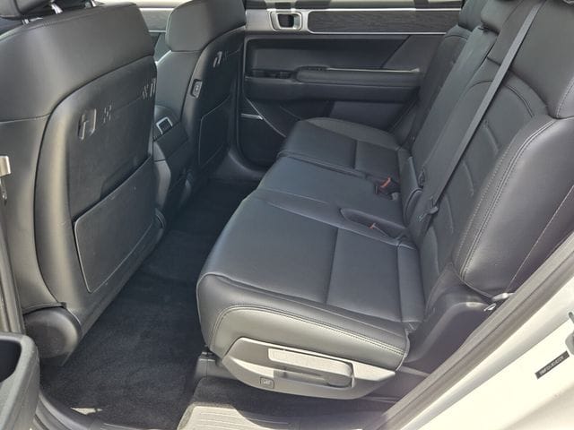 2025 Hyundai Santa Fe Limited - Photo 11