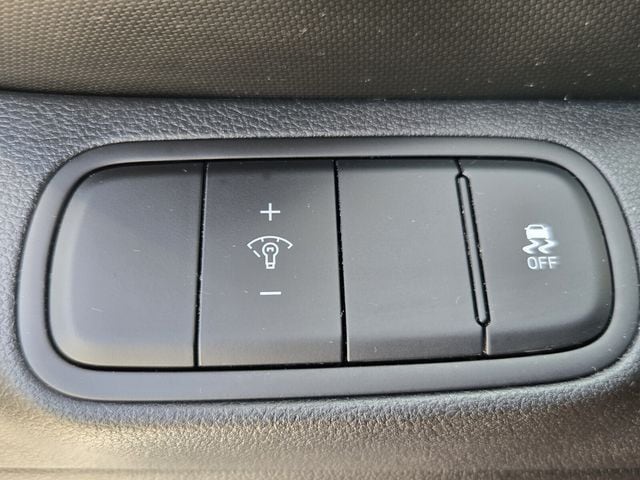 2025 Hyundai Venue SE - Photo 23
