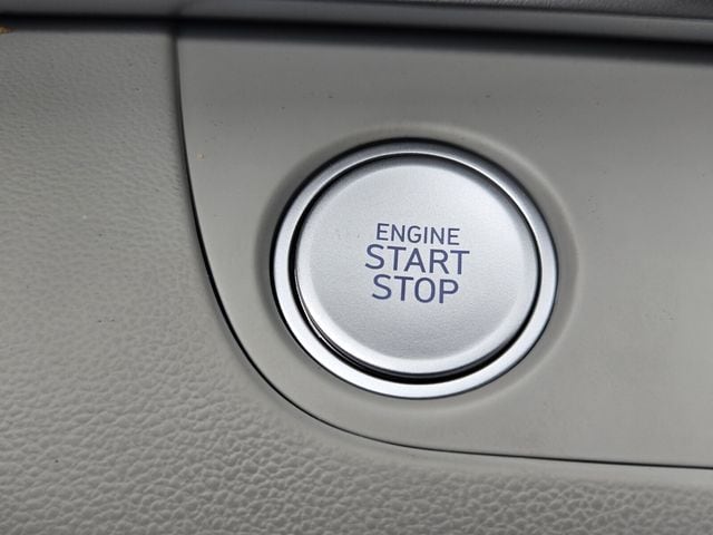 2025 Hyundai Elantra Limited - Photo 23