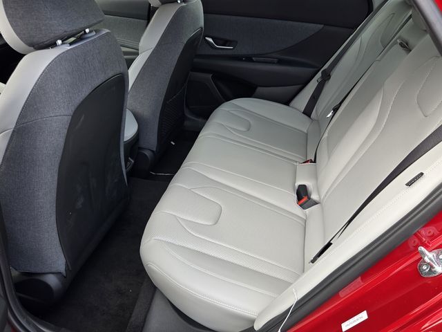 2025 Hyundai Elantra Limited - Photo 11