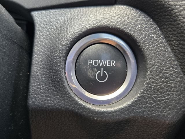 2023 Toyota RAV4 SE - Photo 22
