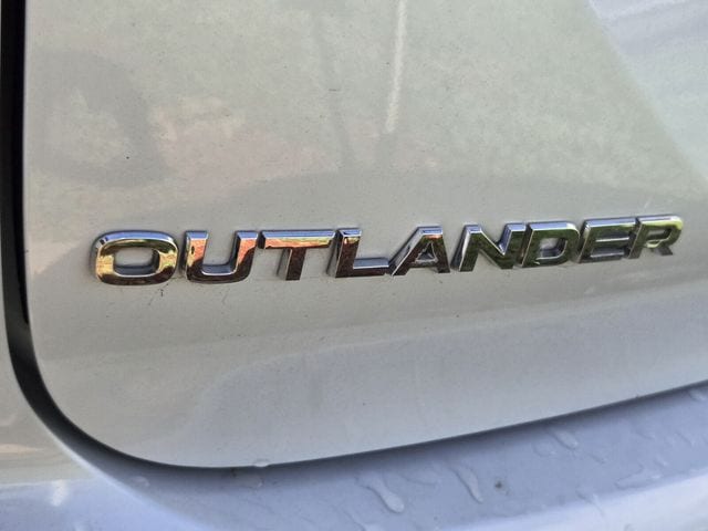 2023 Mitsubishi Outlander SE - Photo 10