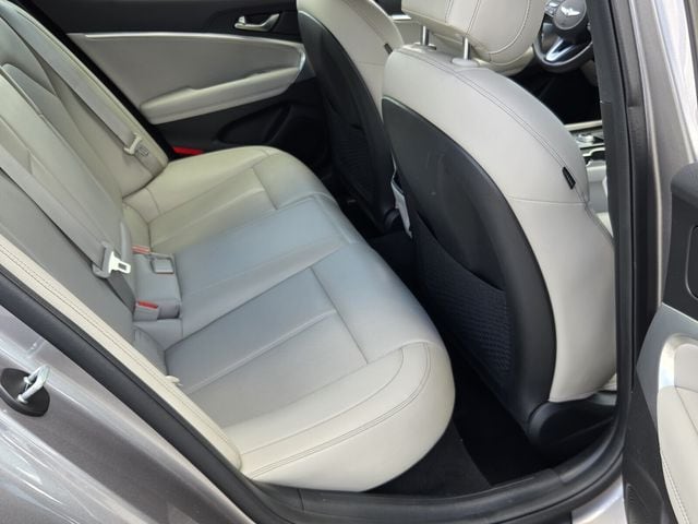 2023 GENESIS G70 Standard - Photo 15