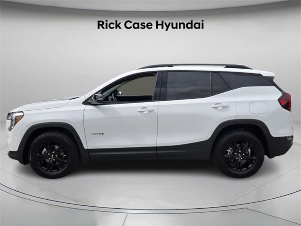 Used 2024 GMC Terrain AT4 SUV