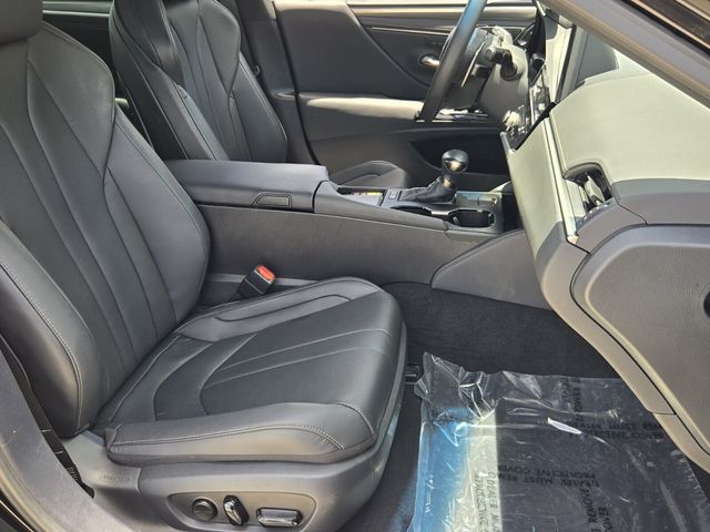 2024 Lexus ES Hybrid 300h F SPORT Handling - Photo 16