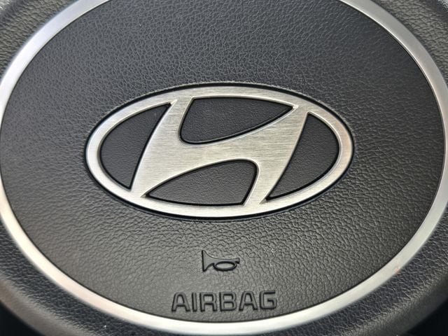 2025 Hyundai Elantra Limited - Photo 30