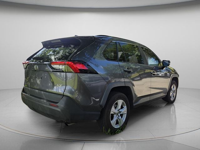 2021 Toyota RAV4 XLE - Photo 6