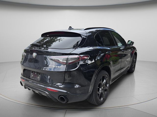 2024 Alfa Romeo Stelvio Competizione - Photo 6