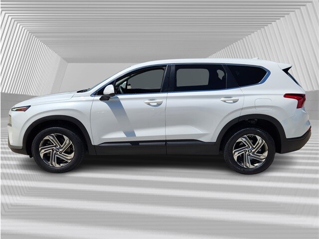 2022 Hyundai Santa Fe SE photo 2