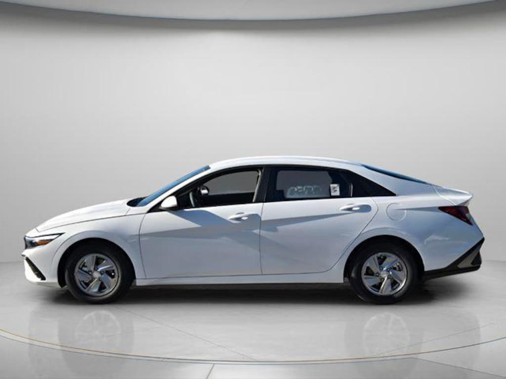 New 2026 Hyundai Elantra SE Sedan
