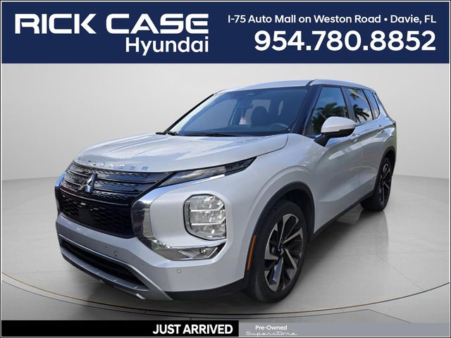2023 Mitsubishi Outlander SE 2WD's photo