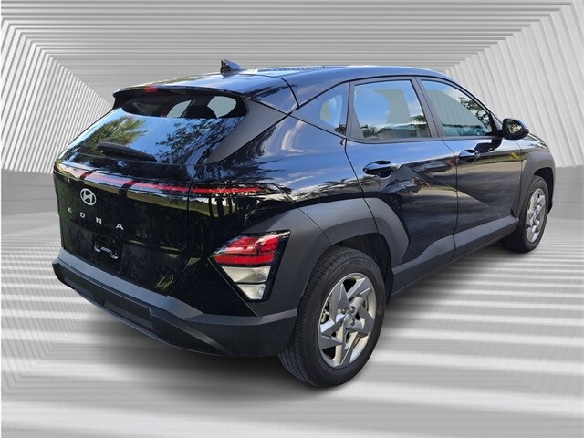 2024 Hyundai Kona SE photo 4