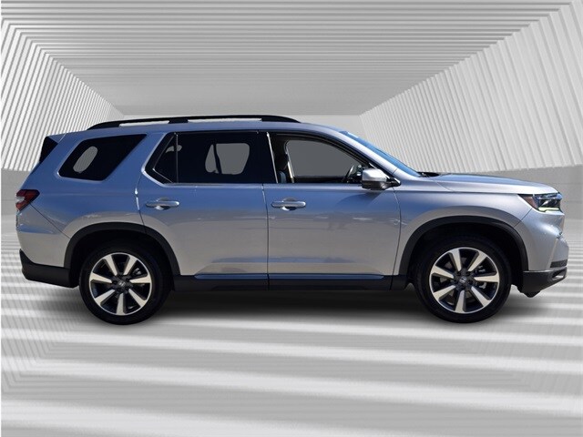 2023 Honda Pilot Touring photo 2