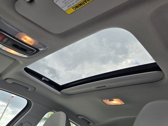 2025 Hyundai Elantra Limited - Photo 16