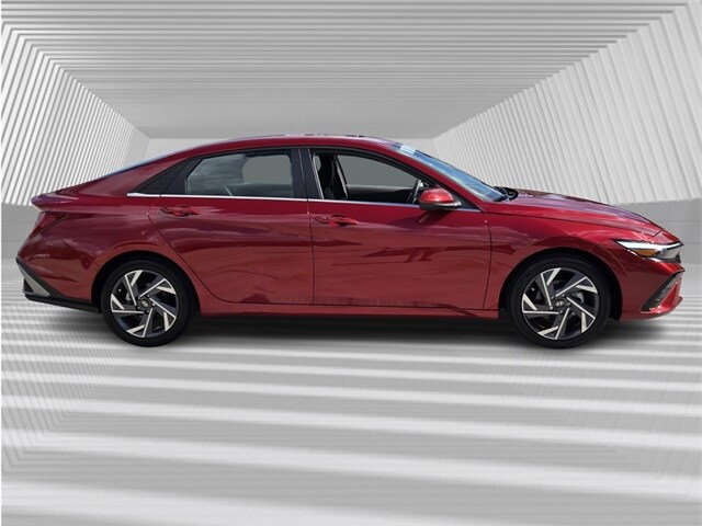 2025 Hyundai Elantra SEL Convenience photo 3