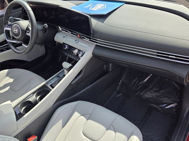 2025 Hyundai Elantra Limited - Photo 18