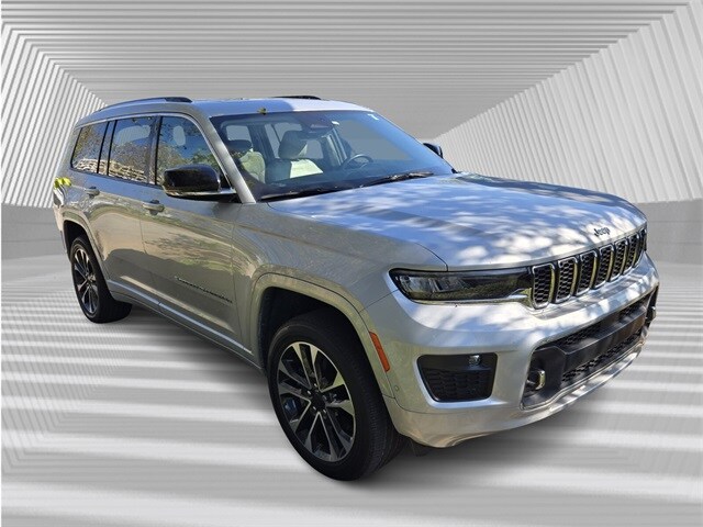 2022 Jeep Grand Cherokee Overland photo 3