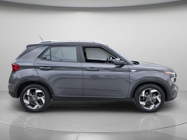 2023 Hyundai Venue Limited - Photo 5