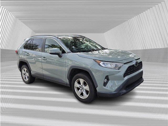 2020 Toyota RAV4 XLE photo 2