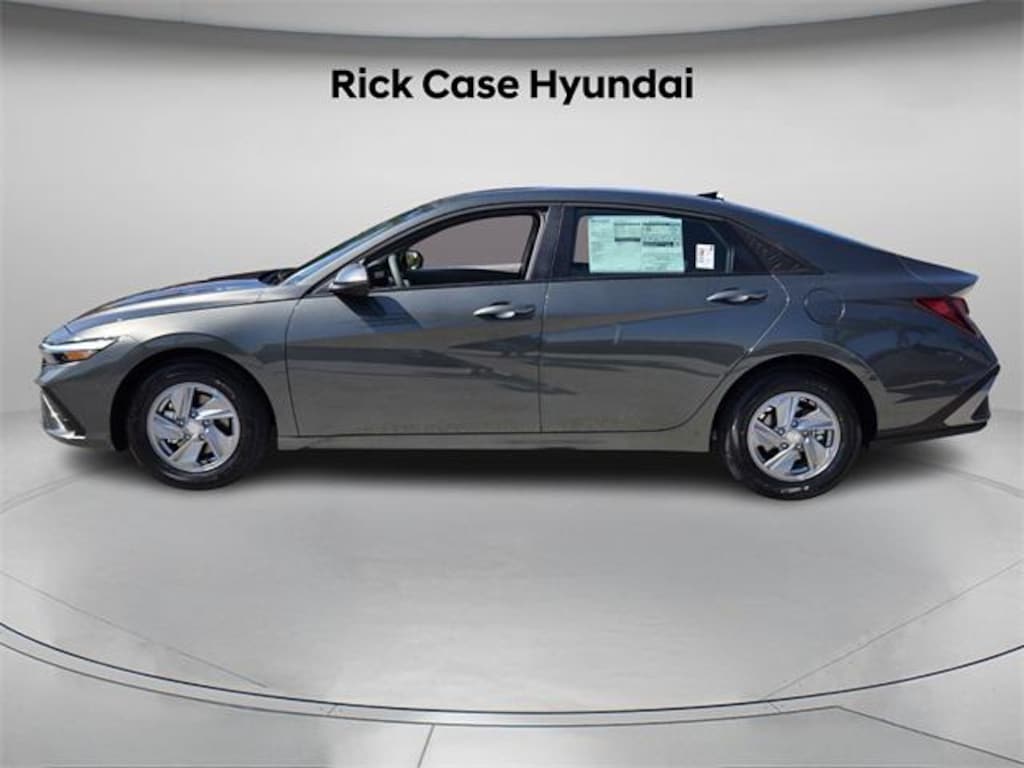 New 2026 Hyundai Elantra SE Sedan