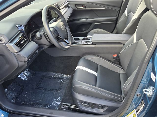 2025 Toyota Camry SE - Photo 10