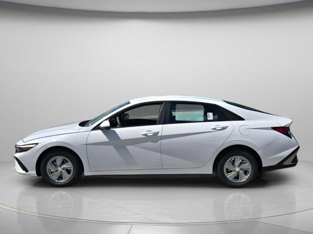 New 2026 Hyundai Elantra SE Sedan
